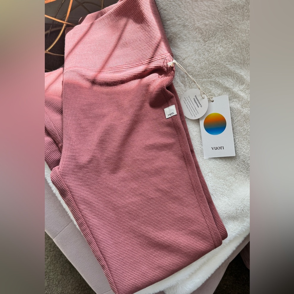 NWT Vuori bayview thermal legging rosewood